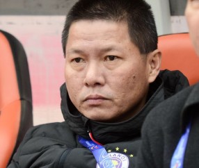 九游体育下载-赛后体能课后，埃因霍温调整名单备战亚冠，媒体盛赞，资深球员宣示担当的简单介绍